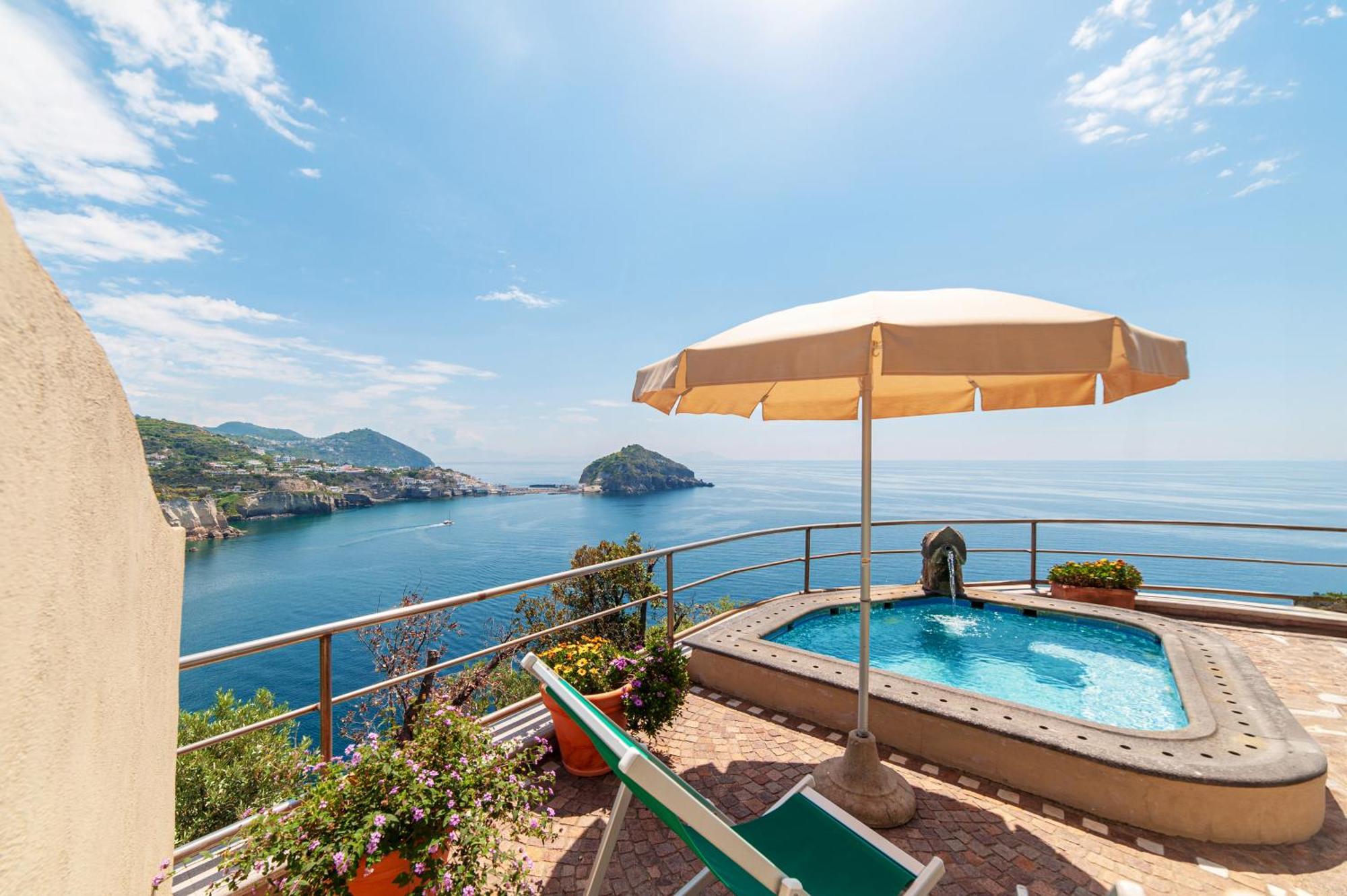 Punta Chiarito Hotel