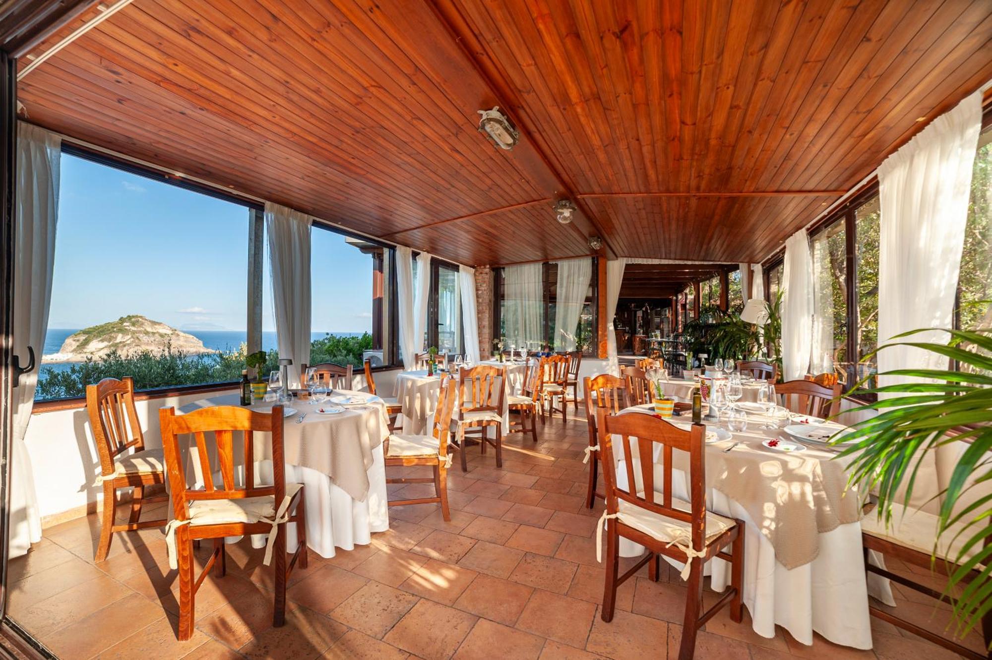 Hotel Punta Chiarito